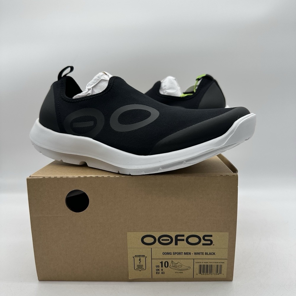 NIB Oofos OOMG Sport 5085 Men's Size 10 Recovery Slip On Shoes Black White